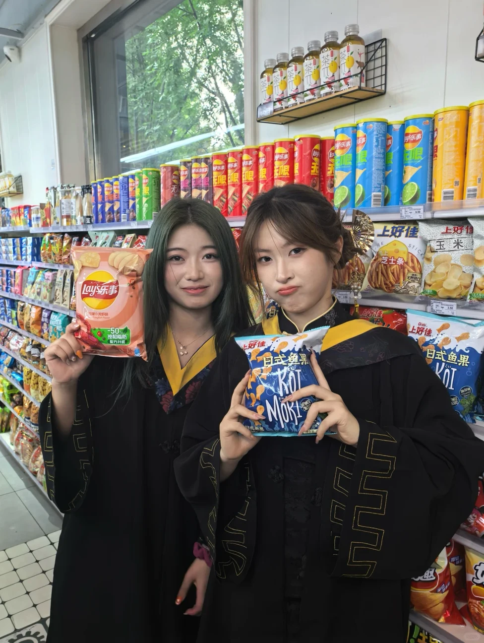 自我的梦向谁购买
答：麦叔的铺子
#小红书毕业摄影季
#被毕业照定格的青春
#告别校园的N种方式
2025-06-15